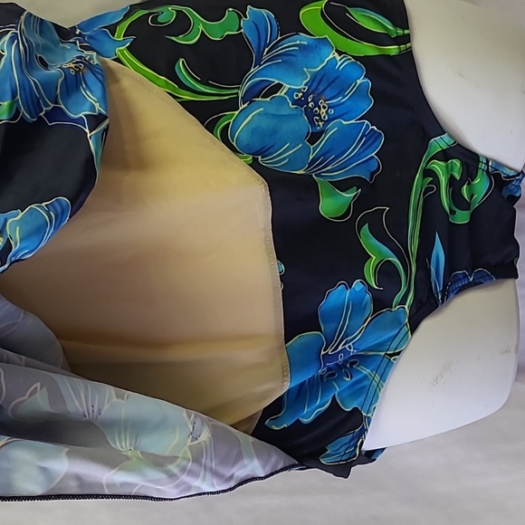 Bathing suit one piece - Picture 2 of 8